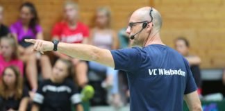 VCW-Chef-Trainer Dirk Groß sieht sein Team zusammenwachsen (Foto: Detlef Gottwald)