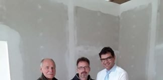 Übergabe des Förderbescheids (Foto: Kerstin Flügen)