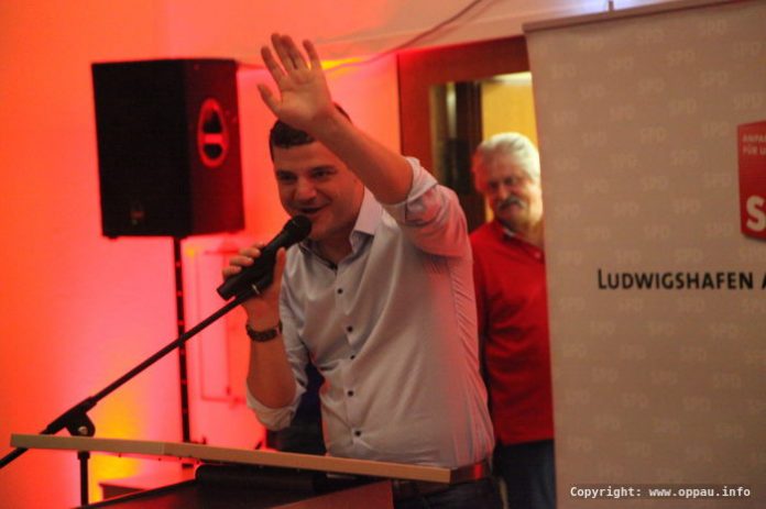 David Guthier nach dem ihn die Delegierten mit überwältigender M