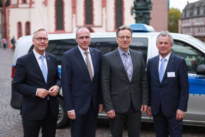 v.l.n.r - Herr Gregor Lange PP Dortmund und Vorsitzender der AG PP in Deutschland; Herr Peter Beuth, Hess. Innenminister; Herr Holger Münch, Präsident des BKA; Herr Gerhard Bereswill, PP Frankfurt