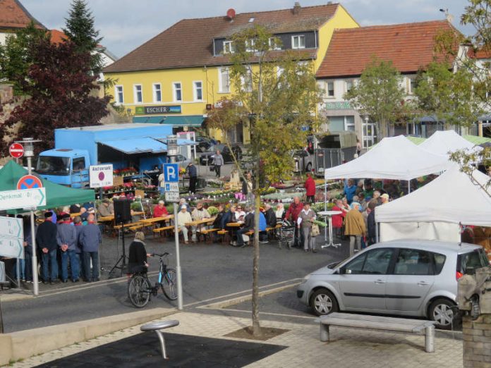 Herbstfest auf dem Wochenmarkt (Foto: Gemeindeverwaltung Haßloch)