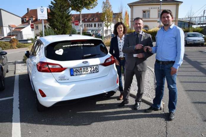 Johanna Barth, OB Jörg Albrecht und Florian Bölz (von li. nach re.) finden die Idee des CarSharing gut.