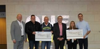 GELITA übergibt Spenden für Software und Skiausrüstung an Schulen in Eberbach (v. l. n .r. Michael Teppner, Leiter Marketing und Kommunikation bei GELITA, Udo Geilsdörfer, Schulleiter Gemeinschaftsschule Eberbach, Richard Wurm, Organisator der Skifreizeit, Stefan A. M. Scherer, Finanzvorstand bei GELITA, Anja Katzner, Schulleiterin Hohenstaufen-Gymnasium Eberbach (HSG) und Dr. Matthias Hauck, Abteilungsleiter für Mathematik, Informatik und den naturwissenschaftlichen Bereich am HSG.) Bildquelle: GELITA