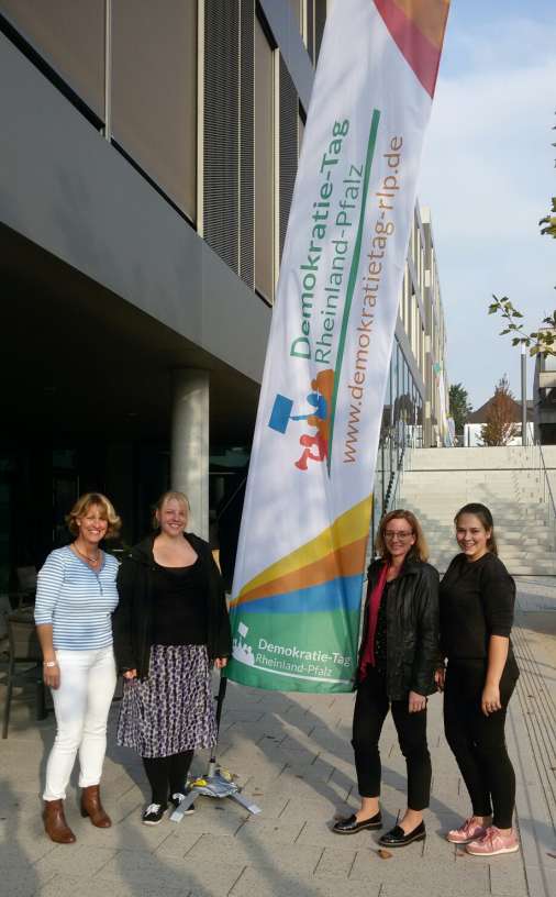 Neustadt stellte in Ingelheim das Bildungsbüro und das Projekt „Jugend stärken im Quartier“ vor. (Foto: Stadtverwaltung Neustadt) Neustadt stellte in Ingelheim das Bildungsbüro und das Projekt „Jugend stärken im Quartier“ vor. (Foto: Stadtverwaltung Neustadt)