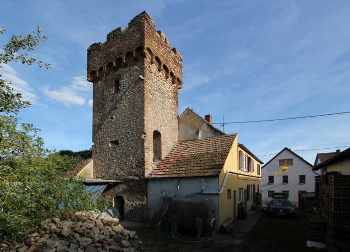 Johannisturm Worms-Pfeddersheim - Bild: © Dr. Heribert Feldhaus