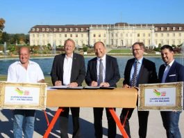 Auf dem Bild (von links): Franz Weckesser (Stellvertretender Vorsitzender des Stadtverbands für Sport Ludwigsburg), Wolfgang Drexler (Präsident Schwäbischer Turnerbund), Werner Spec (Oberbürgermeister Stadt Ludwigsburg), Konrad Seigfried (Erster Bürgermeister Stadt Ludwigsburg), Raphael Dahler (Leiter des Fachbereichs Sport und Gesundheit der Stadt Ludwigsburg). (Foto: STB)