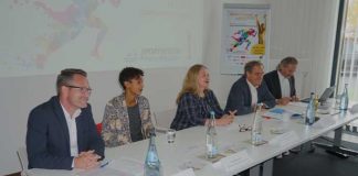 das hochkarätig besetzte Podium (v.l.): Thomas Grausam (BKK Pfalz), Weitsprung-Europameisterin Malaika Mihambo, Gabriele Hartmann (SAP), der Vorstandsvorsitzende der Sportregion Rhein-Neckar Prof. Dr. Eckart Würzner und Frank Schlageter (S.I.M. Marketing).