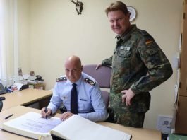 Generalleutnant Ingo Gerhartz und Oberstleutnant Martin Hess (Foto: Bundeswehr)