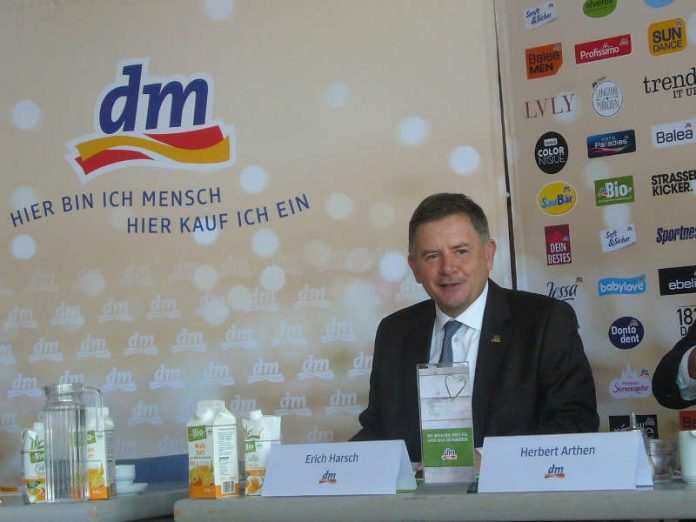 dm-Geschäftsführer Erich Harsch (Foto: Hannes Blank)