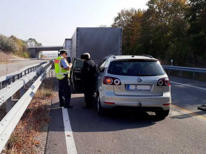 Polizeikontrolle Handynutzer im Visier - Kontrollstelle am 18.10.2018 auf der B47N vor Worms