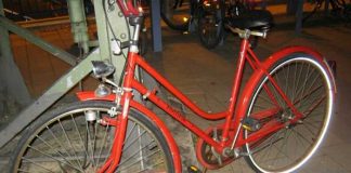 Das rote Citybike entwendeten die Jugendlichen am Bahnhof in Bad Vilbel. Der Eigentümer wird gesucht!