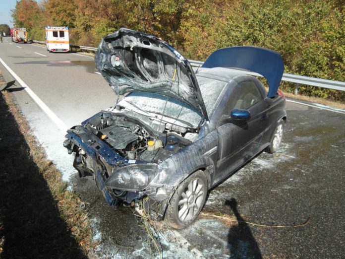 Der am Verkehrsunfall beteiligte PKW (Foto: Polizei RLP) Der am Verkehrsunfall beteiligte PKW (Foto: Polizei RLP)