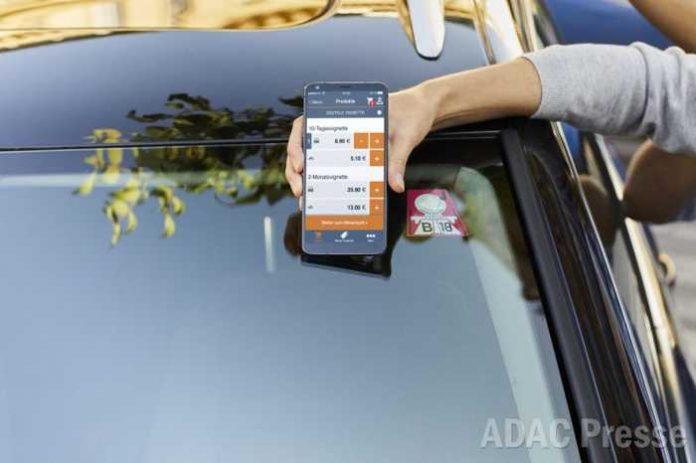 Digitale Vignette - Oder klassische Folie - Der ADAC gibt Tipps - Quelle: ADAC e.V. Digitale Vignette - Oder klassische Folie - Der ADAC gibt Tipps - Quelle: ADAC e.V.
