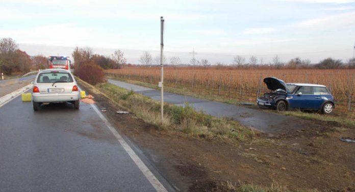 Verkehrsunfall mit zwei verletzten Personen (Foto: Polizei RLP) Verkehrsunfall mit zwei verletzten Personen (Foto: Polizei RLP)