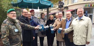 Sammlerinnen und Sammler (Foto: Volksbund Deutsche Kriegsgräberfürsorge/Volker Schütze)