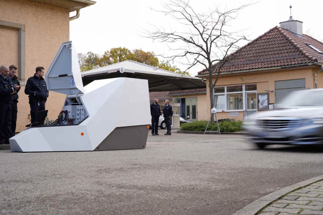 Der Enforcement Trailer im Test (Foto: Innenministerium)