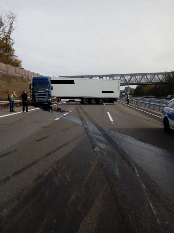 Der unfallverursachende Lkw in seiner Endstellung