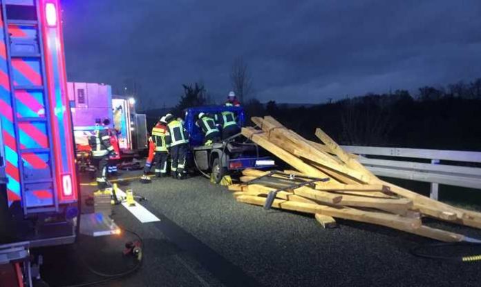 © Feuerwehr Wiesbaden: Verkehrsunfall A66 © Feuerwehr Wiesbaden: Verkehrsunfall A66