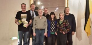 v.l.: Harald Schneider, Polizeipräsident Thomas Köber, Walter Landin, Kriminalhauptkommissar Thomas Habermehl, Claudia Schmid, Ingrid Noll und Polizeivizepräsident Siegfried Kollmar. (Foto: Larissa Schmid, Kriminetz)