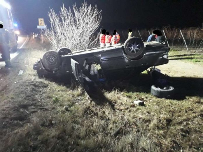 Der unfallbeschädigte Mercedes (Foto: Polizei RLP)