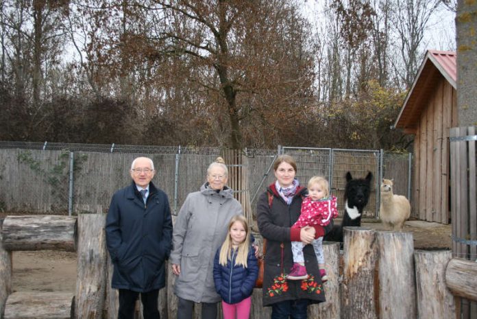 Theo Cronewitz,Uschi Renner,Mattea Ritzinger,Katrin Ritzinger,Felia Ritzinger. (Foto: Tiergarten Botschafter Worms)