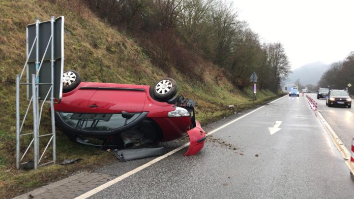 Kirnsulzbach: verunfallter PKW