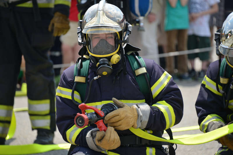 Symbolbild Feuerwehrmann, Löschen © Pixabay