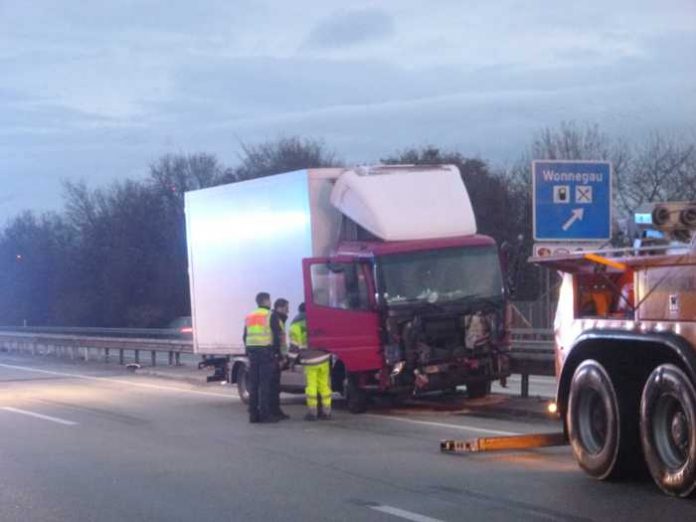 Beschädigtes Fahrzeug Unfallverursacher