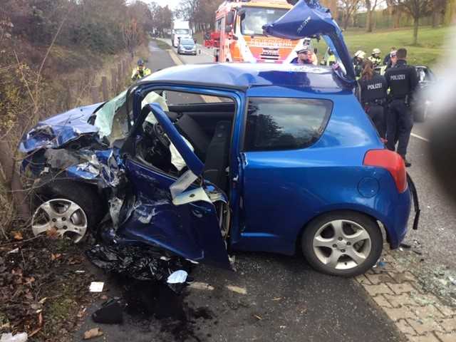 © Feuerwehr Wiesbaden: Schwerer Unfall am Dienstagmittag auf der New-York-Straße in Wiesbaden.