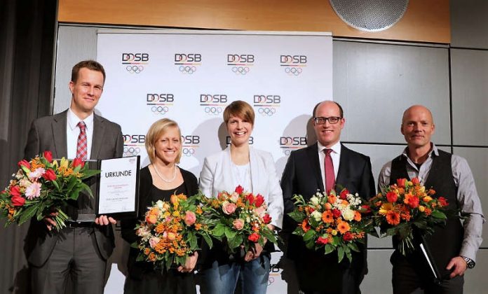 Ausgezeichnete Sportwissenschaftler: (v.l.n.r) Joachim Wiskemann, Monika Frenger, Theresa Hoppe, Stefan Brost und Christian Puta (Foto: DOSB)