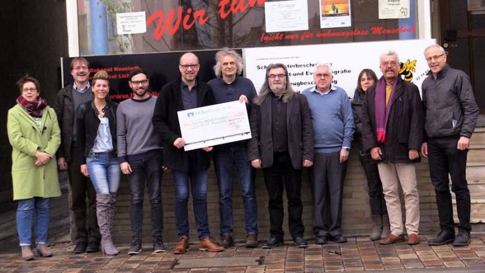 Gruppenfoto von der Spendenübergabe (Foto: Werner Harke)