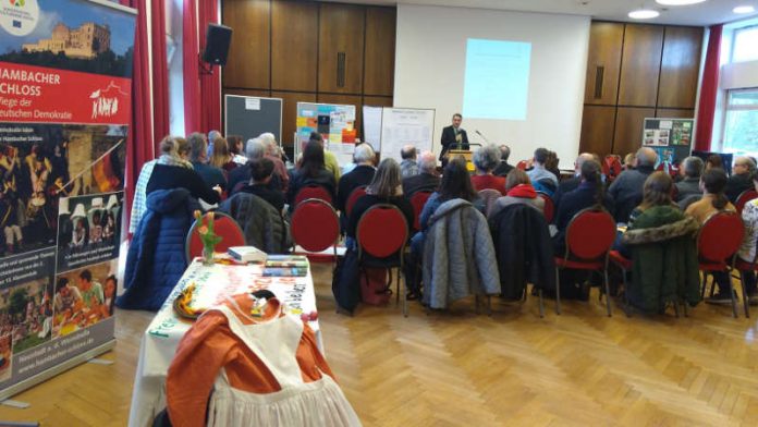 Begrüßung von Oberbürgermeister Marc Weigel (Foto: Stadtverwaltung Neustadt)