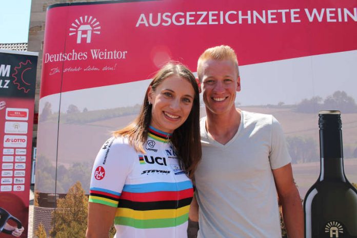 Weltmeisterin und Olympiasiegerin Miriam Welte freut sich über die Wahl zur Sportlerin des Jahres 2018 in Rheinland-Pfalz zusammen mit Pascal Ackermann, der bei den Männern Zweiter wurde. (Foto: Michael Sonnick)