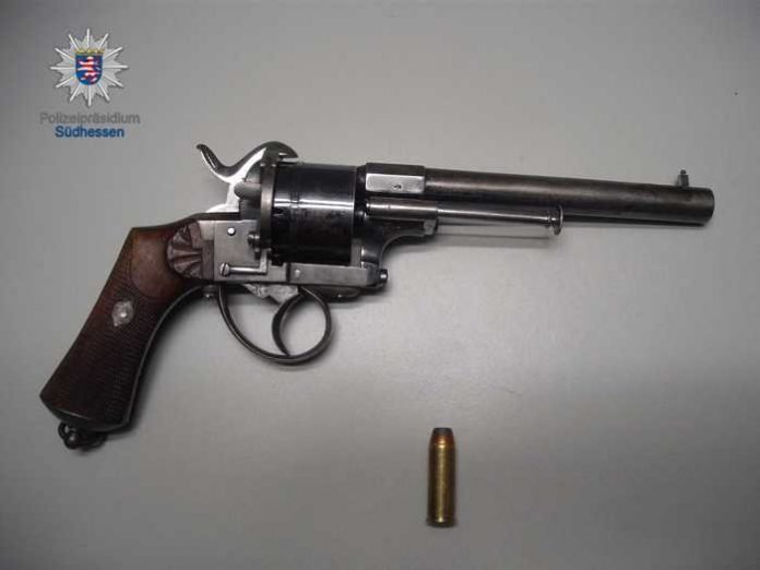 Revolver Revolver