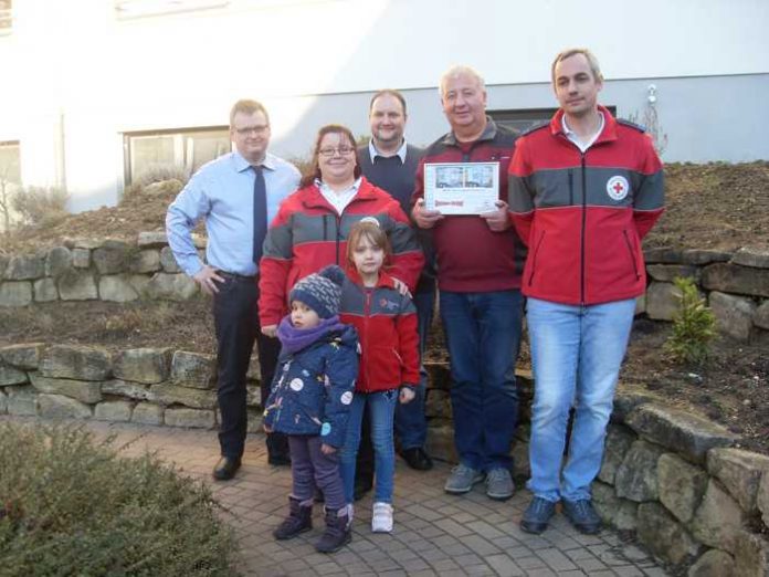 Von links nach rechts: Jochen Dörr, Denise Hessel, Christian Ludes, Sponsor Kurt Wintergerst (Getränke Kistner), Torsten Esseln, Kiara und Lara-Sophie