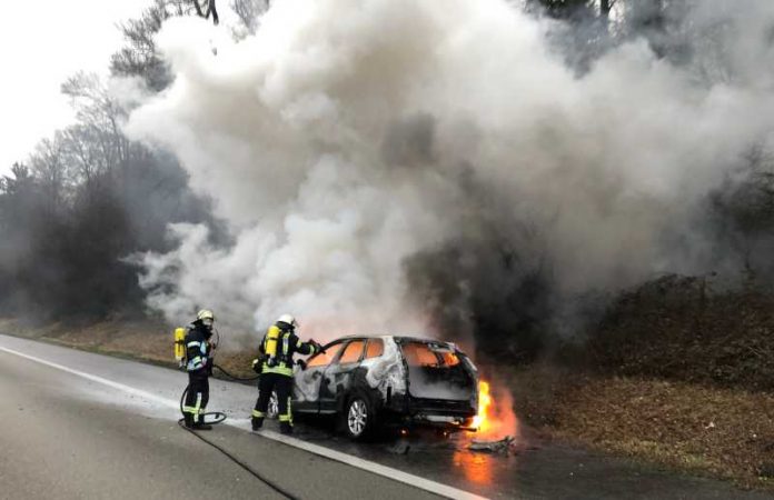 Siehe Artikel: PKW Brände beschäftigen Wiesbadener Feuerwehr Siehe Artikel: PKW Brände beschäftigen Wiesbadener Feuerwehr