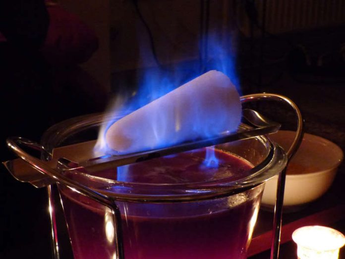 Symbolbild Feuerzangenbowle (Foto: Pixabay)