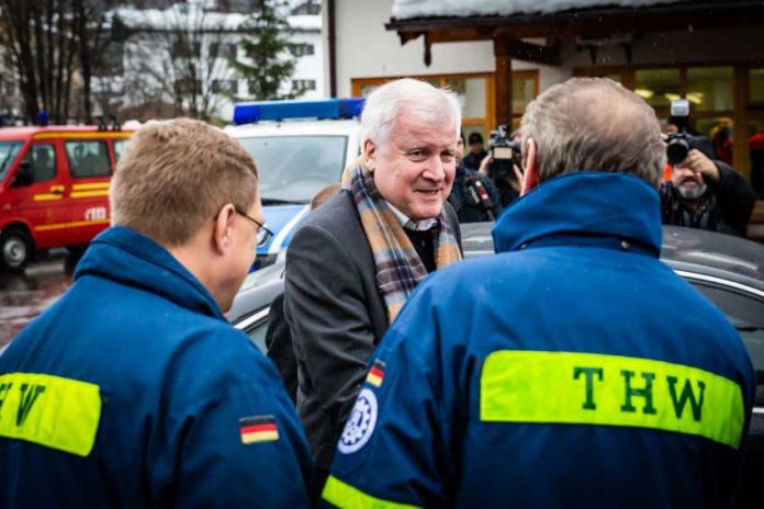 THW_Dank von Bundesinnenminister HorstSeehofer ©Sebastian Birzele