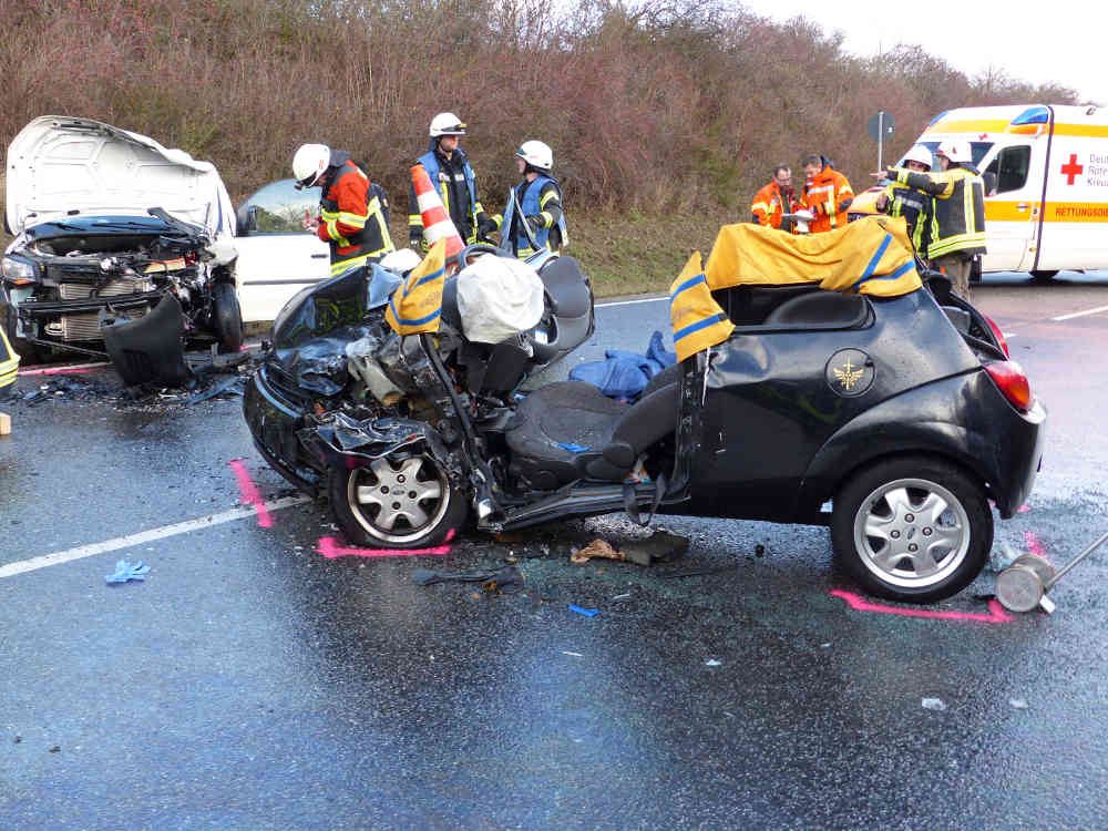 Verkehrsunfall bei Neustadt (Foto: Feuerwehr Neustadt)