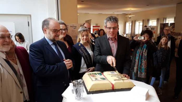 Anschnitt zur kleinen Buchmesse - Foto: Stadt Neckarsteinach