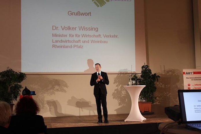 Dr. Volker Wissing, Minister für Wirtschaft, Verkehr, Landwirtschaft und Weinbau Rheinland-Pfalz, bei seinem Grußwort. (Foto: BDS)