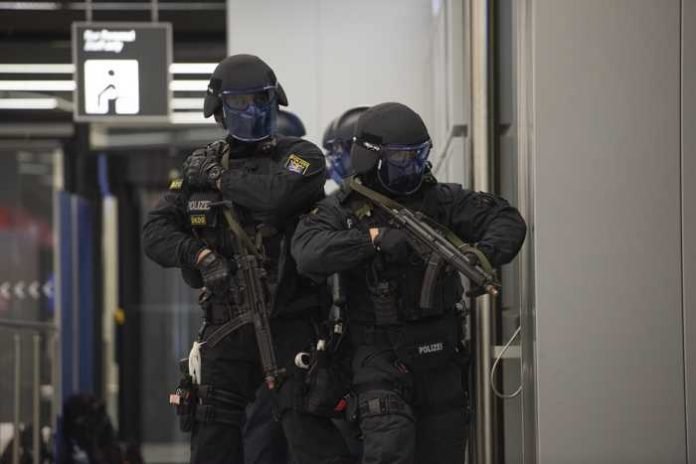 Flughafen: Anti-Terror-Uebung