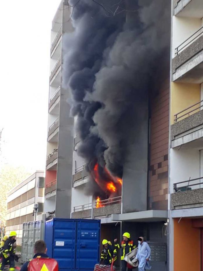 Artikel: Frankfurt-Bonames - Wohnungsbrand_Foto © Feuerwehr Frankfurt am Main