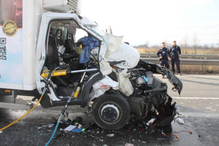 Der beteiligte Kleintransporter (Foto: Polizei RLP)