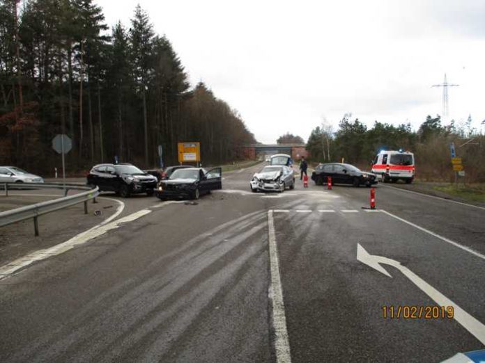 Landstuhl_Vorfahrt missachtet - zwei Unfallbeteiligte leicht verletzt Landstuhl_Vorfahrt missachtet - zwei Unfallbeteiligte leicht verletzt