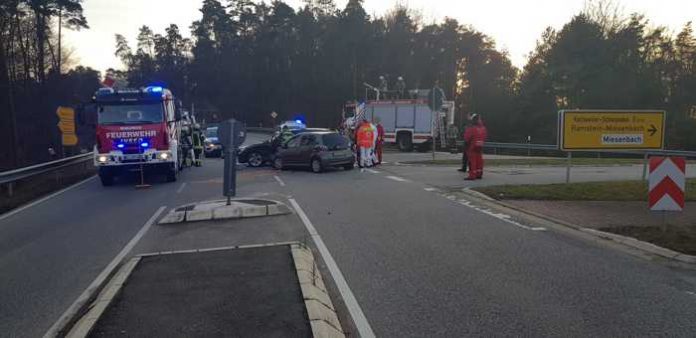 Artikel_Rettungshubschrauber im Einsatz - Unfall L356 - Fahrzeugfuehrer eingeklemmt Artikel_Rettungshubschrauber im Einsatz - Unfall L356 - Fahrzeugfuehrer eingeklemmt