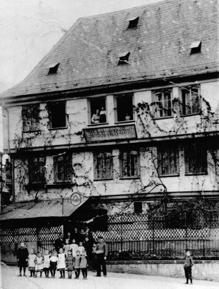 Schloßplatz 7 Ausschank Brauerei Kempff Heinrich Schneider(1909) Schloßplatz 7 Ausschank Brauerei Kempff Heinrich Schneider(1909)