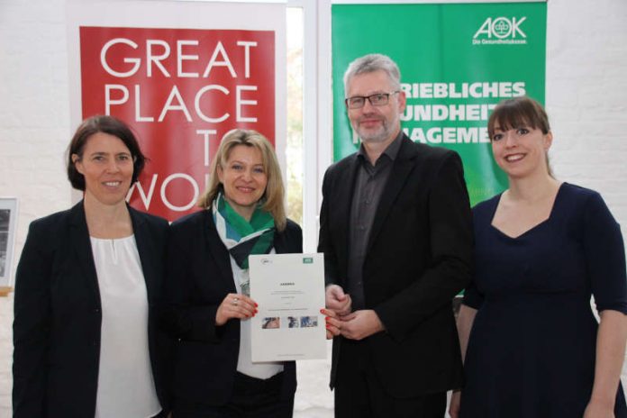 (v.l.) Yvonne Gruber, Alexandra Pointner (beide AOK), Markus Broeckmann (GF AWO Pfalz), Susanne Becker (Stv. GF AWO Pfalz) (Foto: AWO)