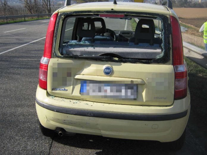 Ein 58-jähriger LKW-Fahrer fuhr einem Pkw ins Heck, der verkehrsbedingt auf der Ausfahrt nach rechts auf die B39 abbiegen wollte (Foto: Polizei RLP)