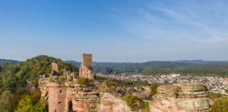 Burgruine Altdahn am Dahner Rundwanderweg (Foto: Pfalz.Touristik e.V./Dominik Ketz)